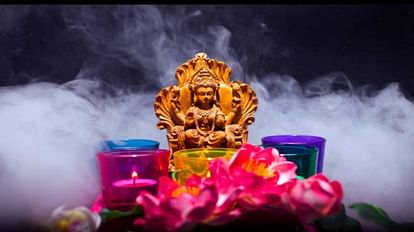 Shukrawar Ke Upay:बनना चाहते हैं धनवान तो शुक्रवार की रात करें ये गुप्त उपाय, मां लक्ष्मी की कृपा से सुख-सौभाग्य में होगी वृद्धि - Shukrawar Ke Upay Do These ... Shukrawar Ke Upay:बनना चाहते हैं धनवान तो शुक्रवार की रात करें ये गुप्त उपाय, मां लक्ष्मी की कृपा से सुख-सौभाग्य में होगी वृद्धि - Shukrawar Ke Upay Do These ...