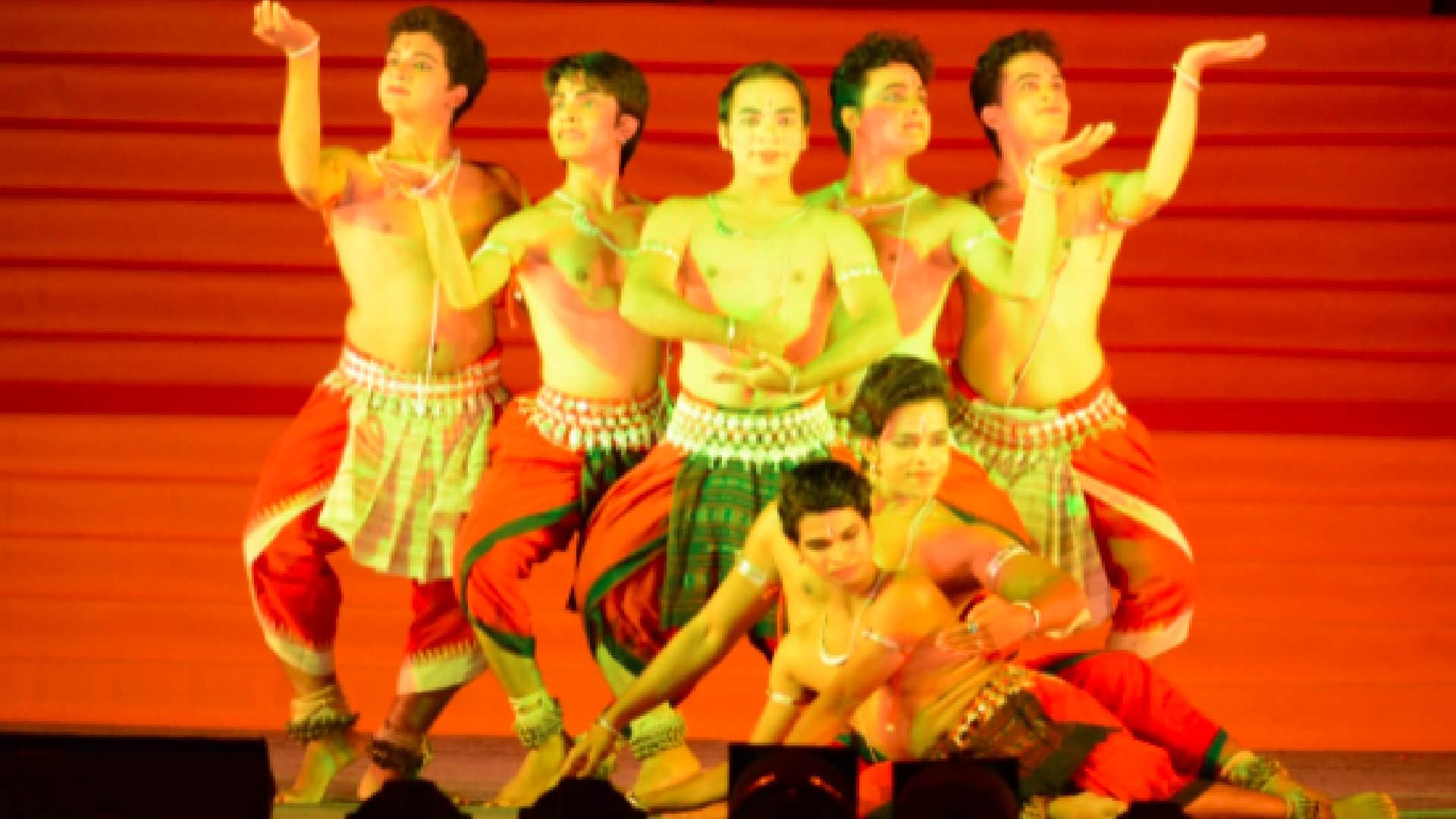 Day 6 of Khajuraho Dance Festival: Kathak in Mughalian style, the splendor of Odissi dance and the majestic Chakravyuh of Mahabharata