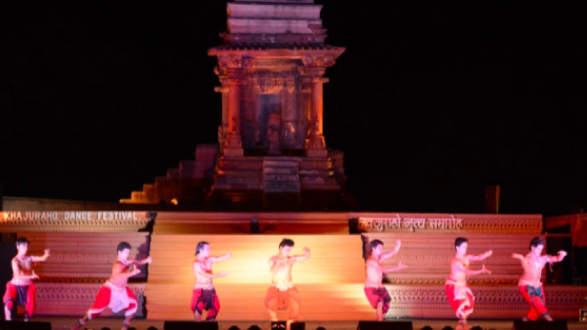Day 6 of Khajuraho Dance Festival: Kathak in Mughalian style, the splendor of Odissi dance and the majestic Chakravyuh of Mahabharata