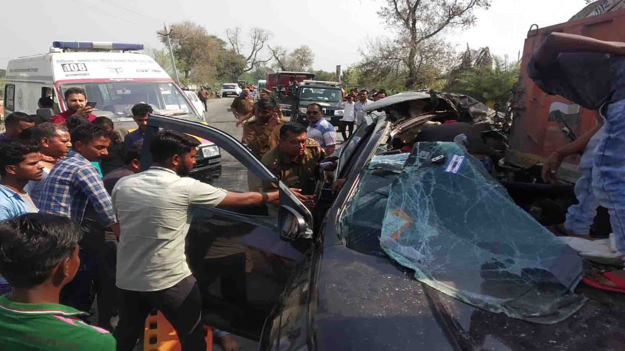 Big road accident in banda, five people died