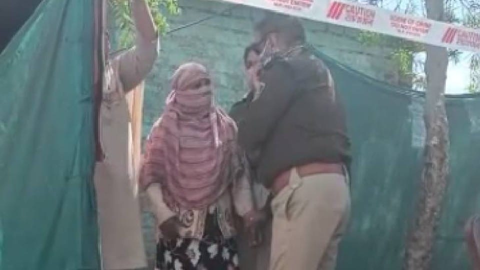 Indore: The dead body was buried in a six feet deep pit, salt poured from above, the torso was excavated by JCB, the search for hands and feet is on...