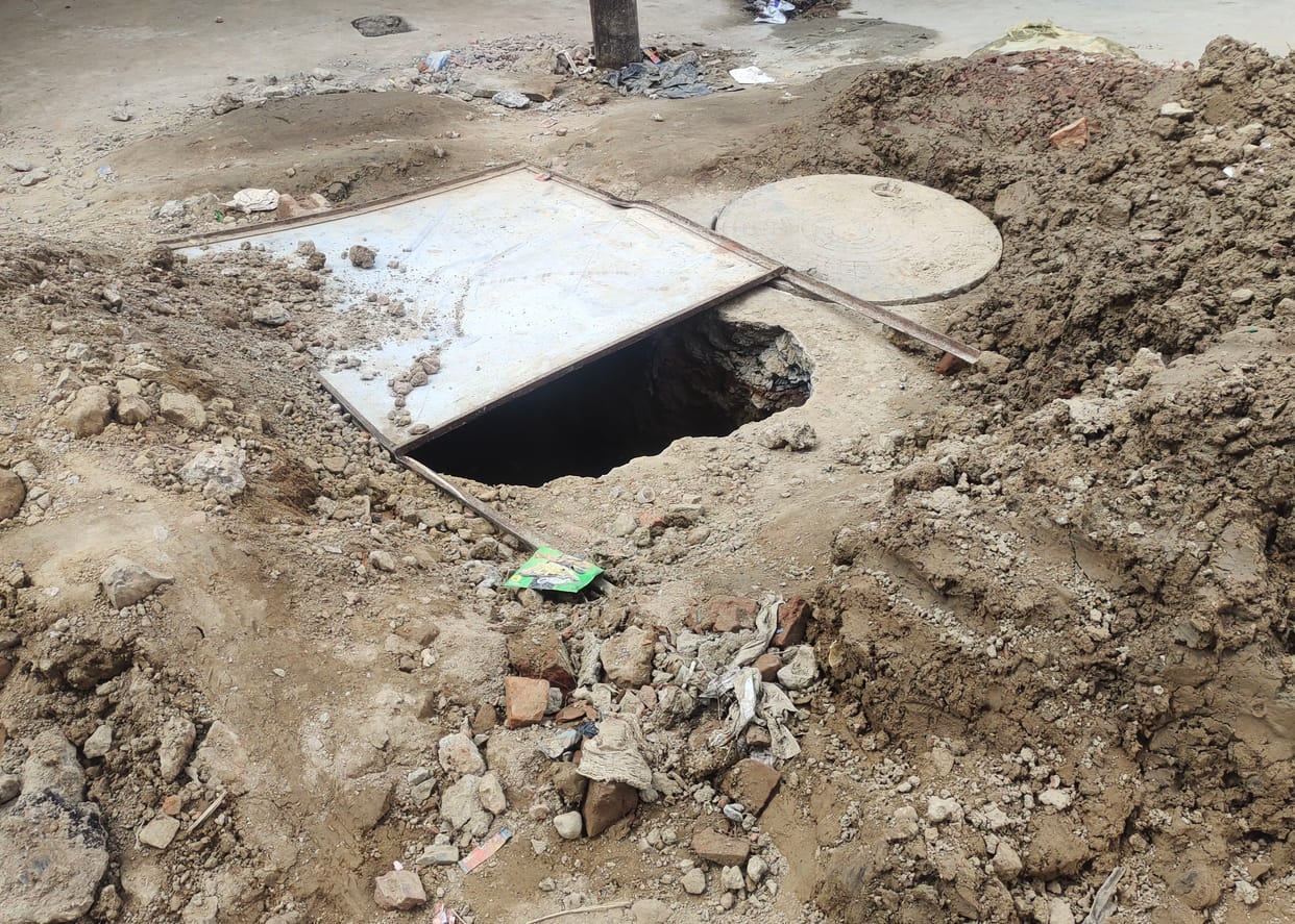 Leaked sewer line, residents of Aryanagar troubled by contaminated water
