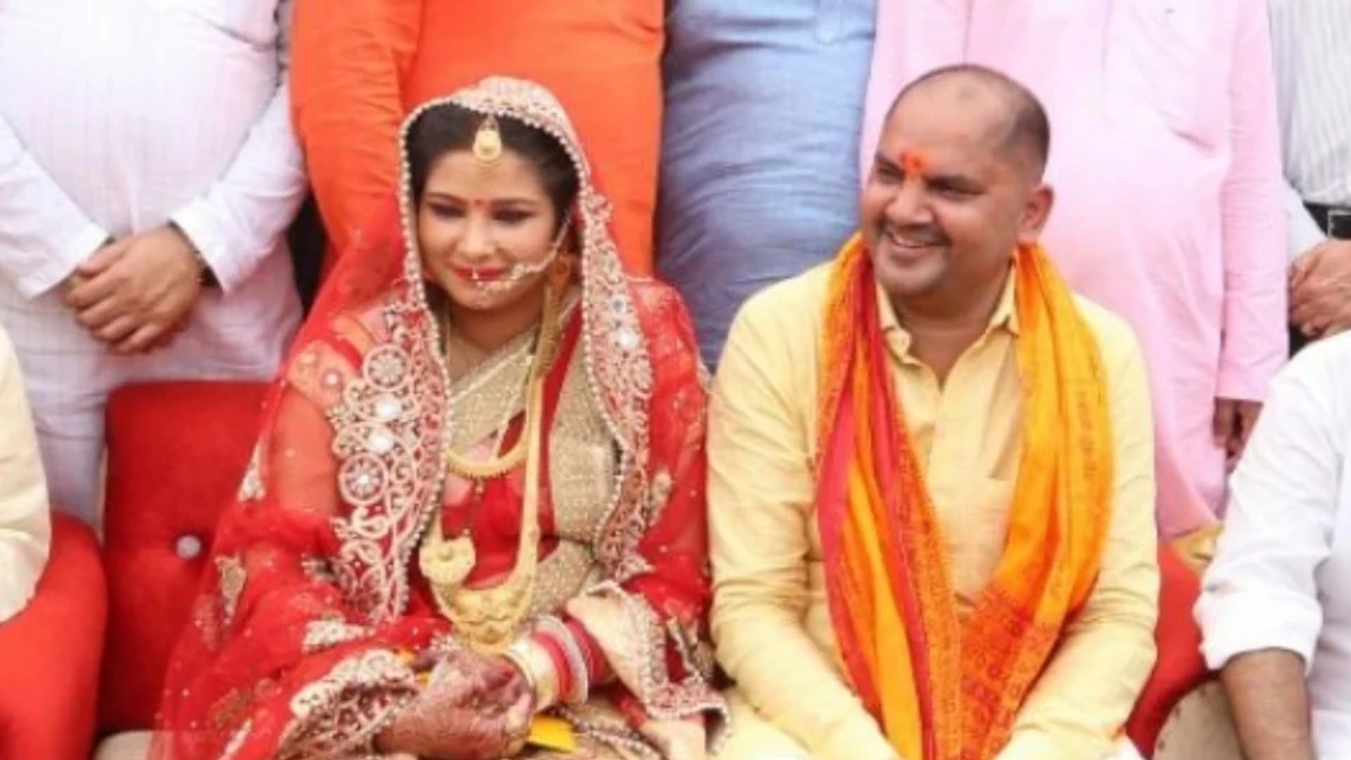 आरती तिवारी और उनके पति खब्बू तिवारी।