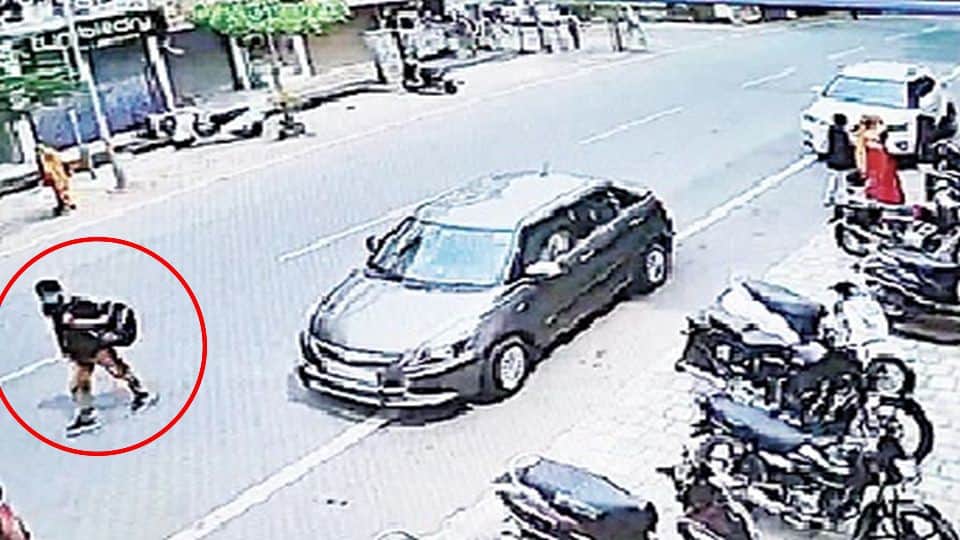 agra manappuram gold robbery case mastermind opened grocery store in west bengal