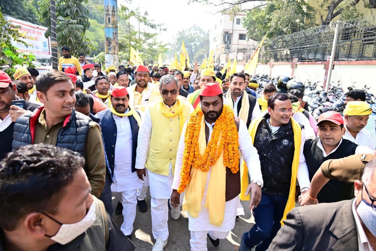 UP Chunav 2022 varanasi police filed case against arvind rajbhar son of Omprakash Rajbhar including 150 people for violating code of conduct