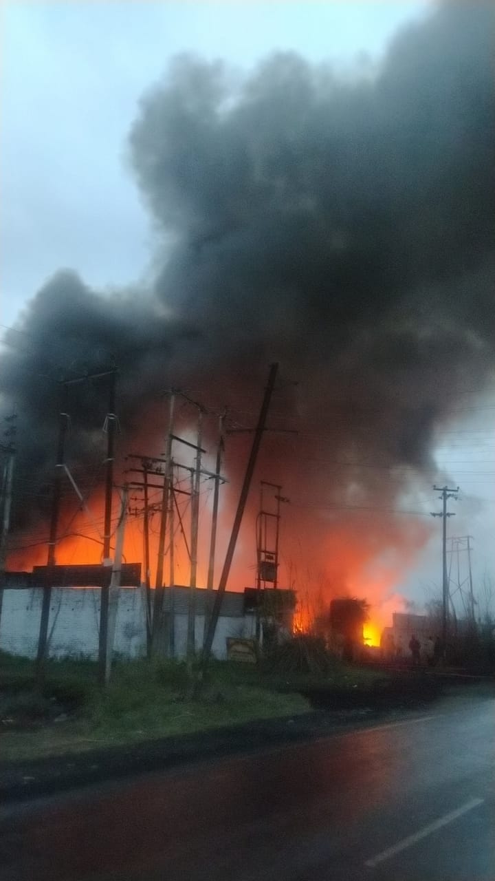 Massive fire in rubber factory