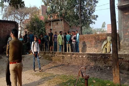 murder in Ballia dead Body of missing six year old girl found she stabbed with sharp weapon on finger  nose and  ear