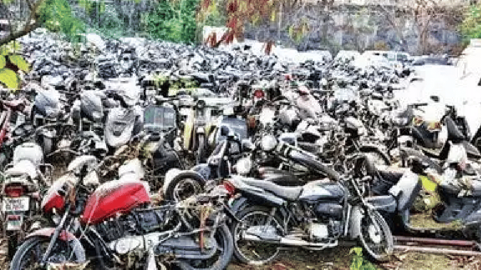 Bhopal: Auction of 233 condom vehicles of three police stations for the first time; Bhopal Police earned Rs 20 lakh in two days