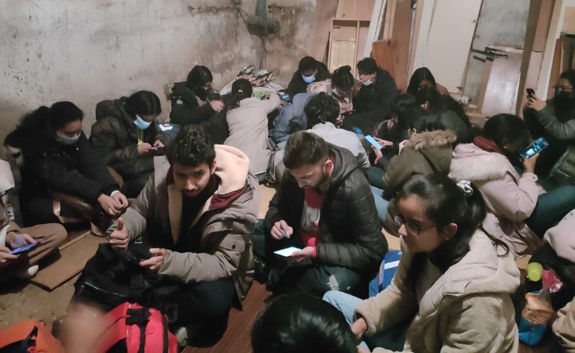 Ukraine case : overnight blasts, medical students being sent to a safe place