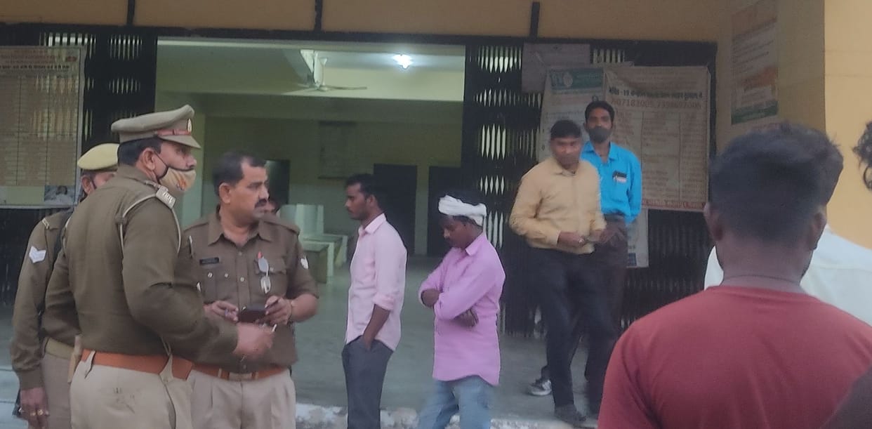 Kanpur dehat : Bike collided with tree, youth died, helmet was not installed