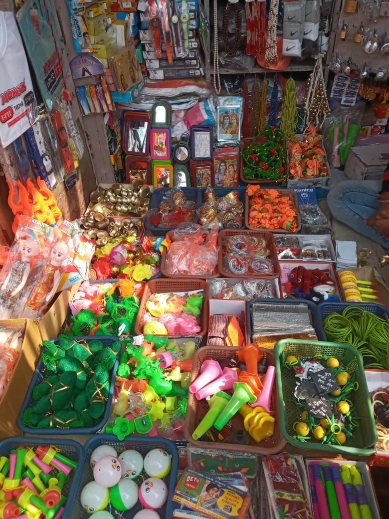 Hathras: Inflation hit the decoration of Kanwar