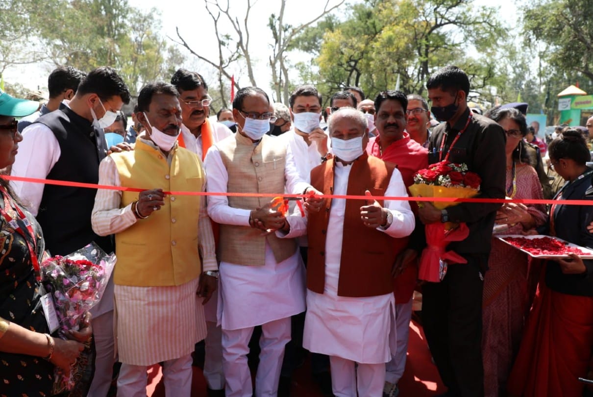 Indore: Nationwide launch of My Policy Mere Haath campaign, CM said - Apparel readymade garment park will be built in Barlai