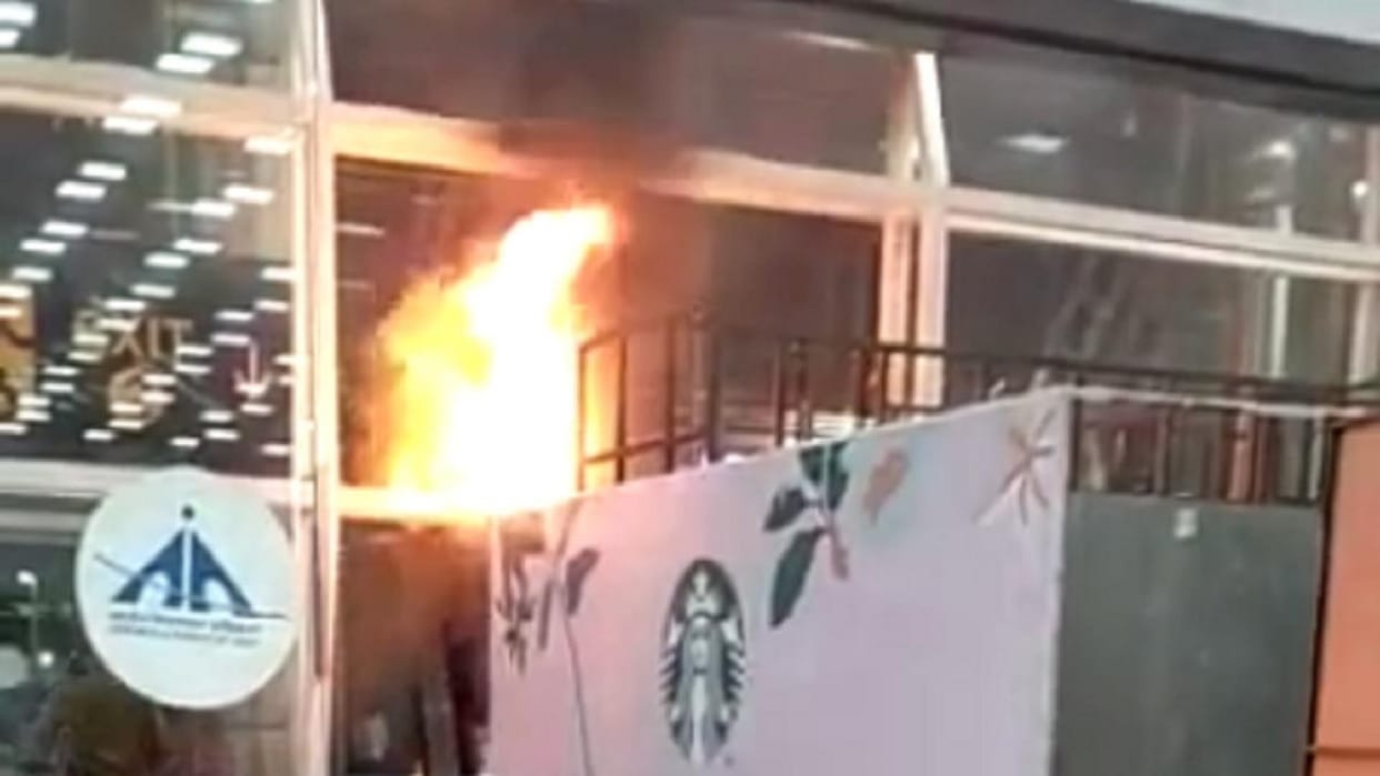 Rajasthan: Passengers fleeing fire at Jaipur airport after seeing chaos, flames and smoke