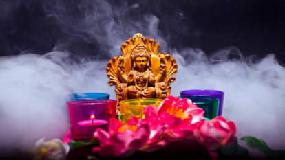 Vastu Tips for home in hindi do these remedies at night to get the grace of goddess Lakshmi