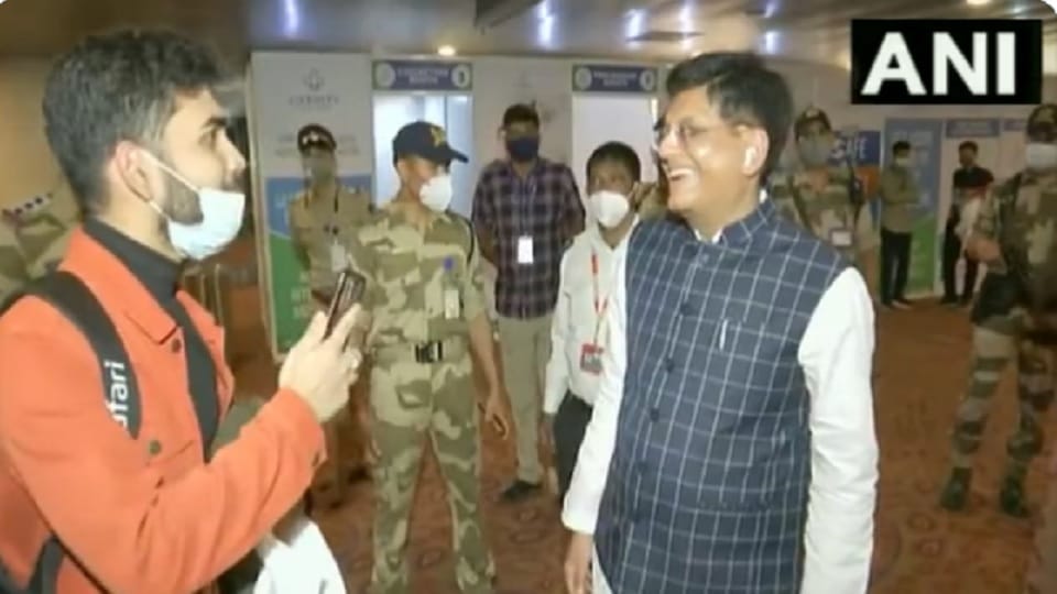 Union Minister Piyush Goyal welcomes Indian students evacuated from Ukraine at Mumbai Airport