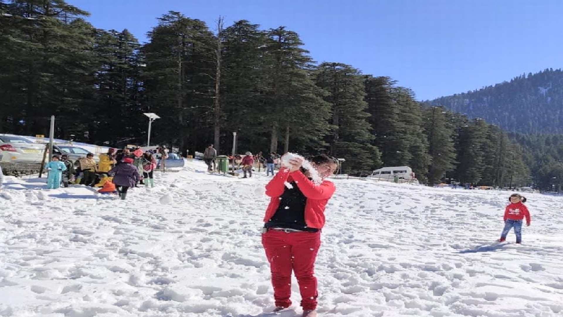 Snowfall in Himachal: Upper parts again covered with white sheet of snow, 271 roads blocked, tourist rush in Khajjiar