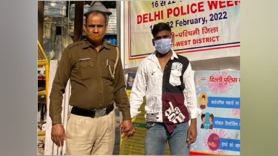 Young man attacked another with a knife to avenge the slap while eating momos in Kishangarh Delhi