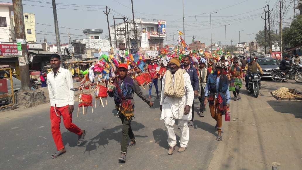Kanwariyas moving towards pagoda