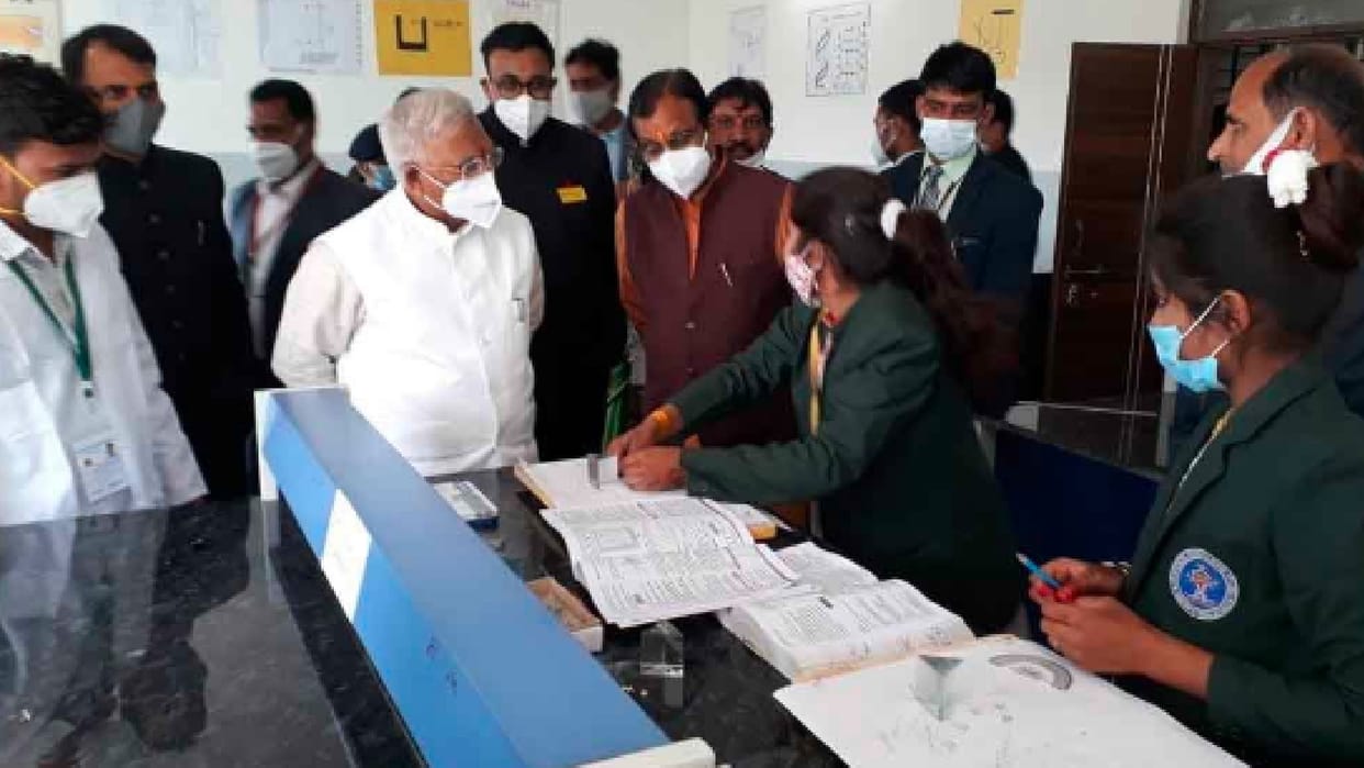 Chaos in MP's Eklavya Adarsh School: The girl student spoke to the governor - only gets food twice, water in the name of pulses