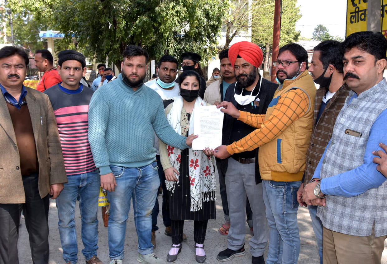 The students are telling the condition of their eyes, the relatives are yearning to meet