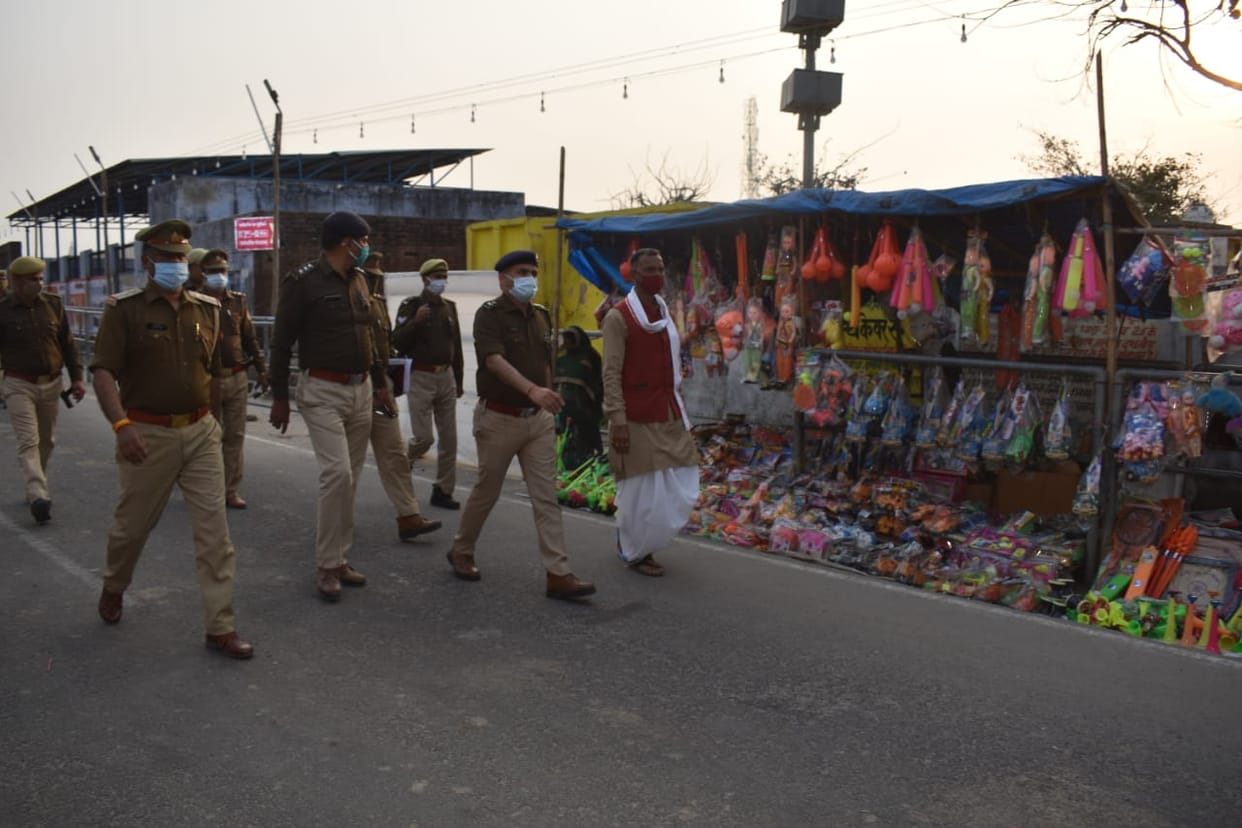 Shopkeepers started reaching Pura Mahadev temple, the market started decorating