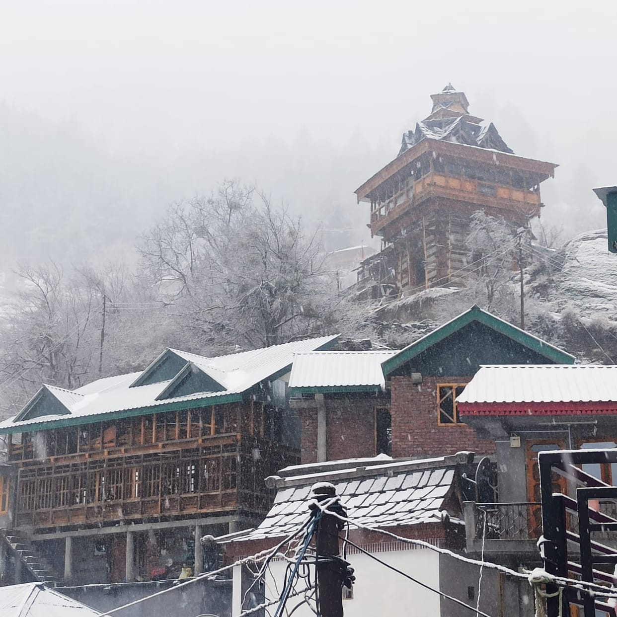 about 12 roads closed in kinnaur for traffic due to heavy snowfall