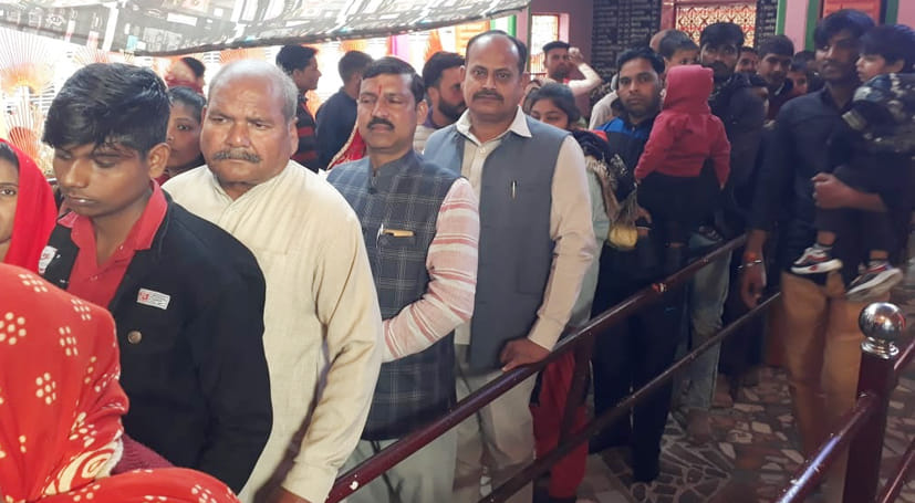 Despite the rain, devotees gathered for the darshan of Baba Fakiradas