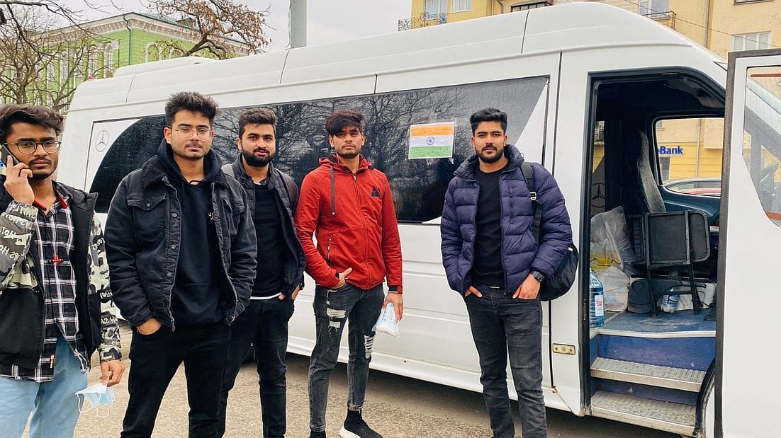 45 Indian students took out the tricolor from Ukraine