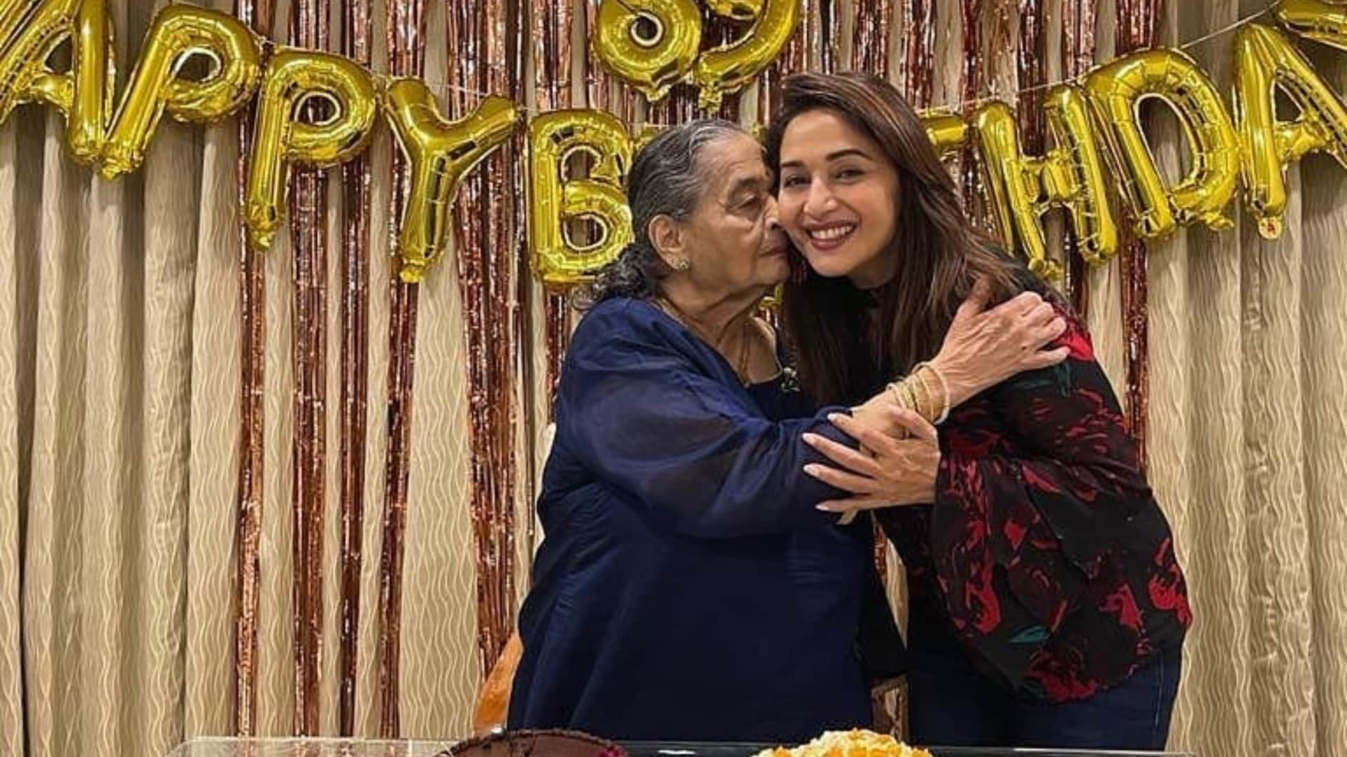 Madhuri Dixit gets scold by her mother even after becoming an successful actress