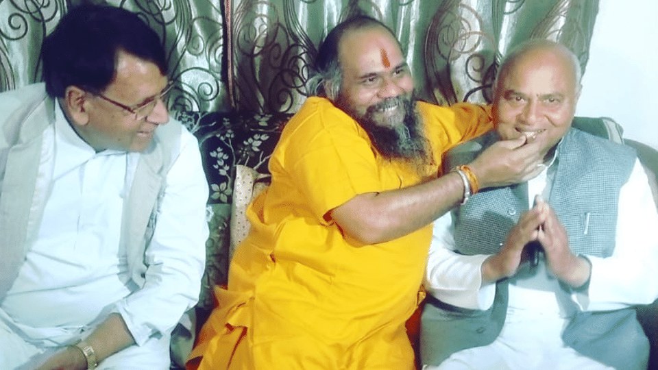 Reconciliation between Mirchi Baba and Govind Singh: Baba, who insists on apologizing, said - Govind Singh is my beloved