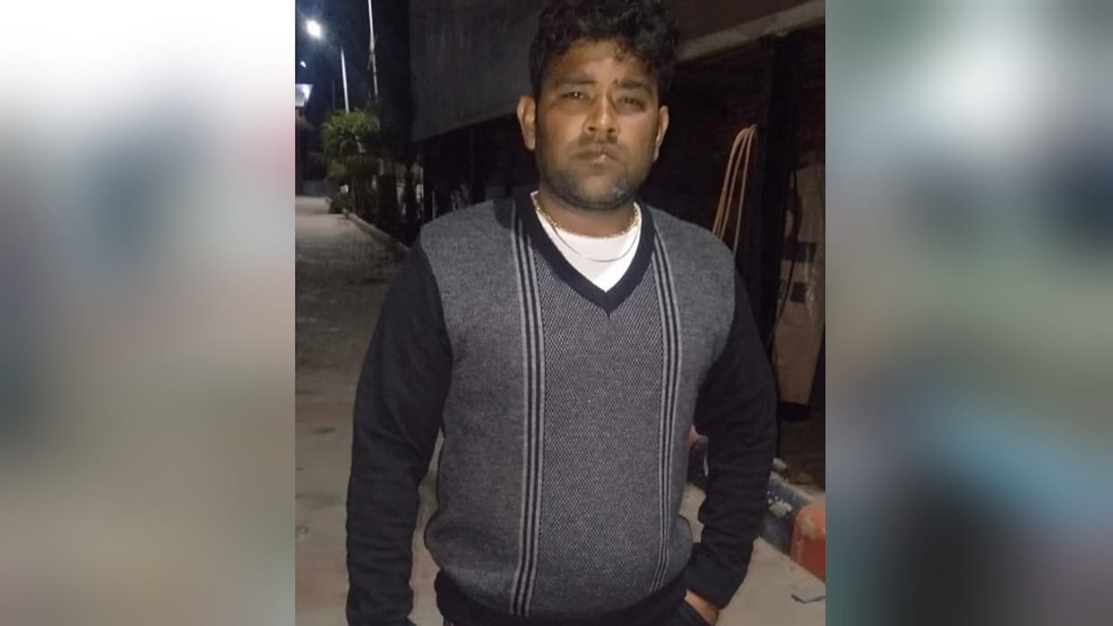Ghaziabad muradnagar two bike borne assailants fire on pradhan husband narrowly escape