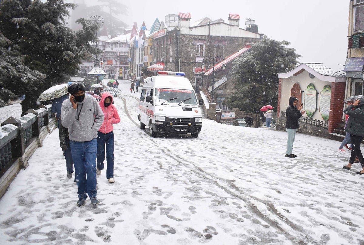 himachal pradesh weather snowfall in shimla dalhousie avalanche in Jasrath Lahaul Valley rain in plains
