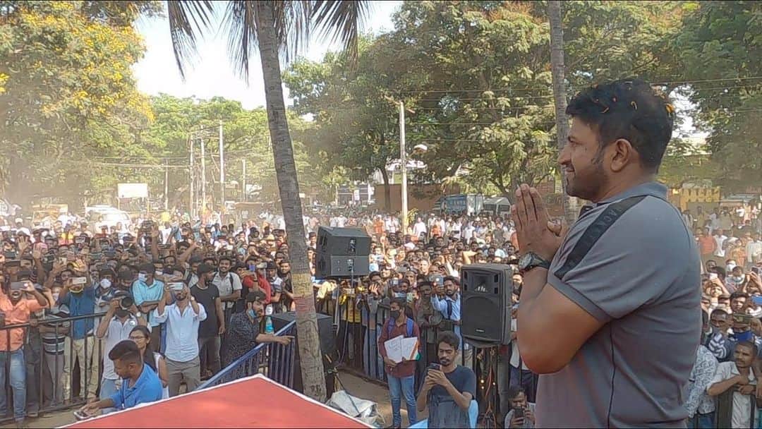 South Actor Vijay pays homage to late Puneeth Rajkumar at his memorial in Bengaluru