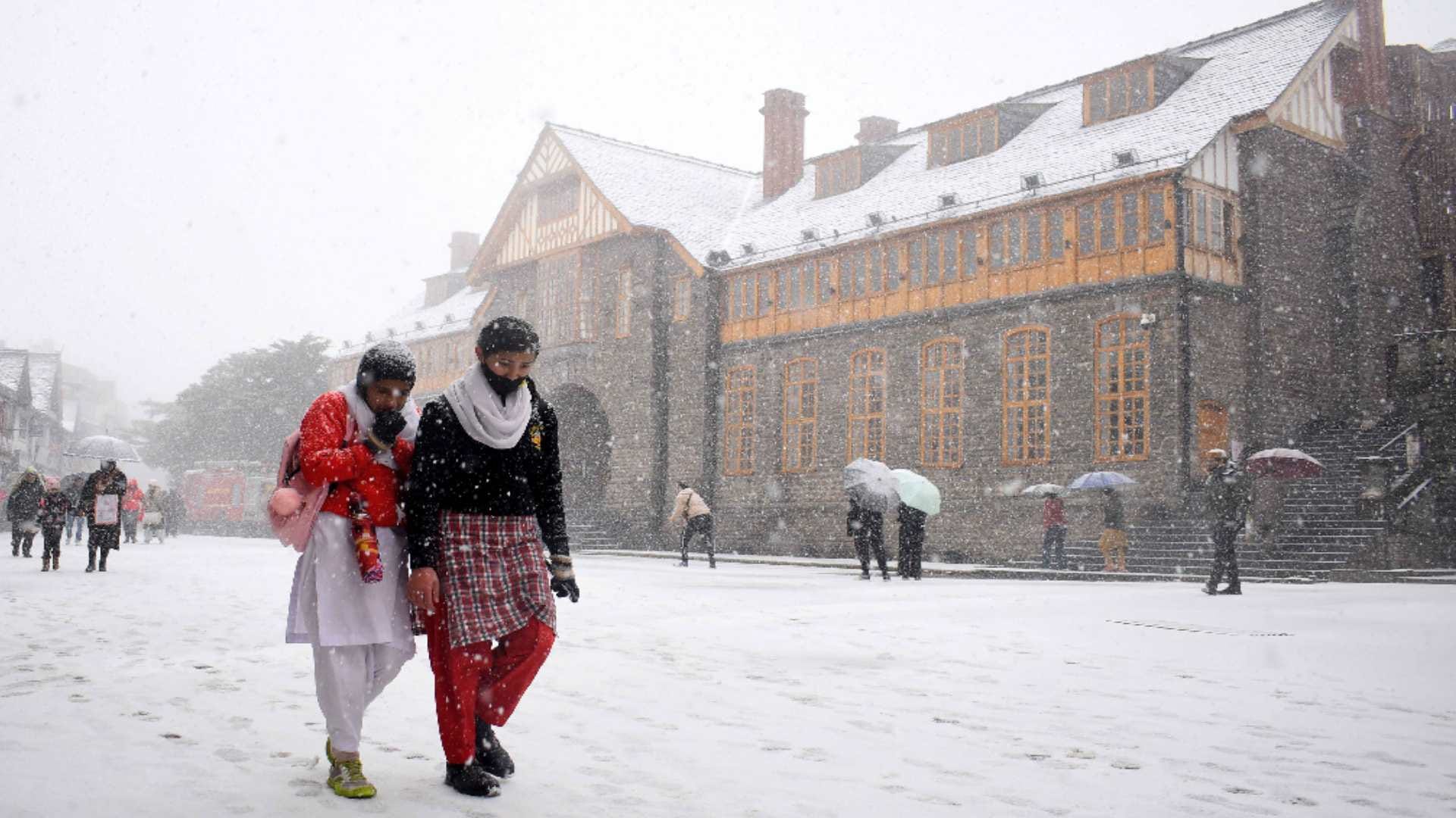 Snowfall in Himachal: Upper parts again covered with white sheet of snow, 271 roads blocked, tourist rush in Khajjiar