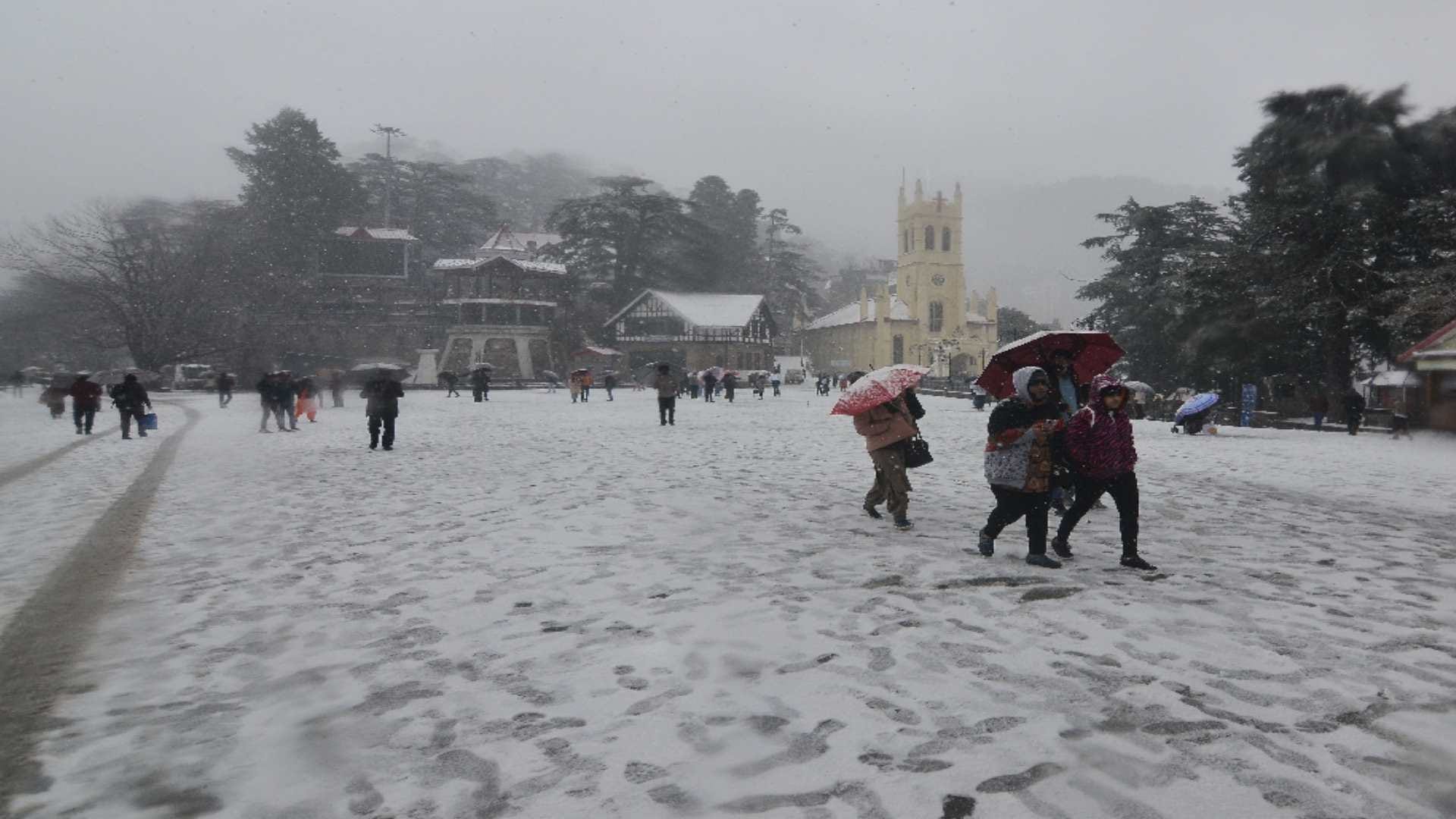 Snowfall in Himachal: Upper parts again covered with white sheet of snow, 271 roads blocked, tourist rush in Khajjiar