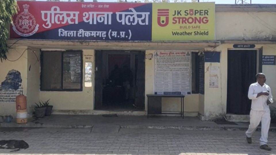 Tikamgarh: on Suspition of Affair wife with the help of son killed husband for Rs 15 Lakh