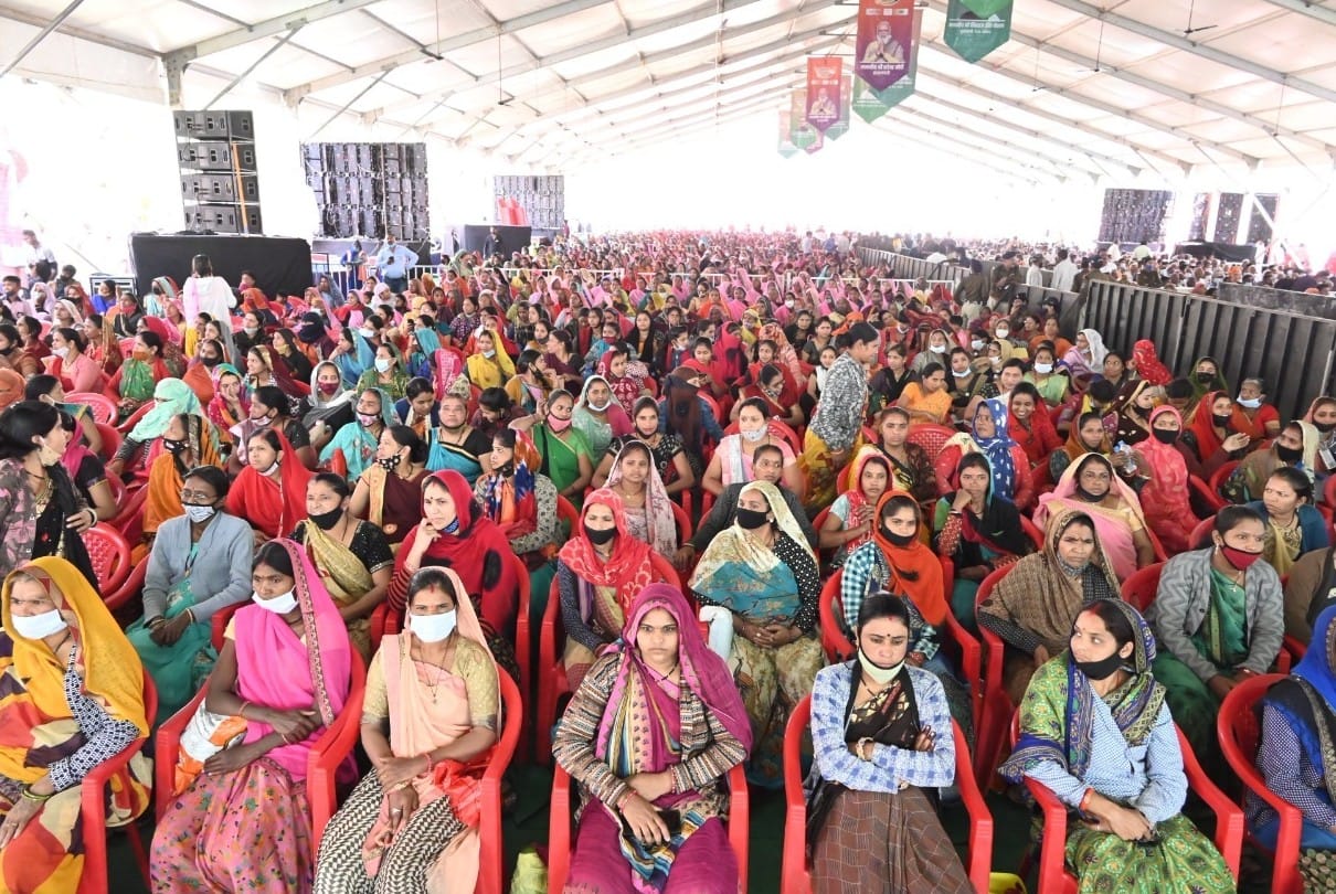 Indore: Nationwide launch of My Policy Mere Haath campaign, CM said - Apparel readymade garment park will be built in Barlai