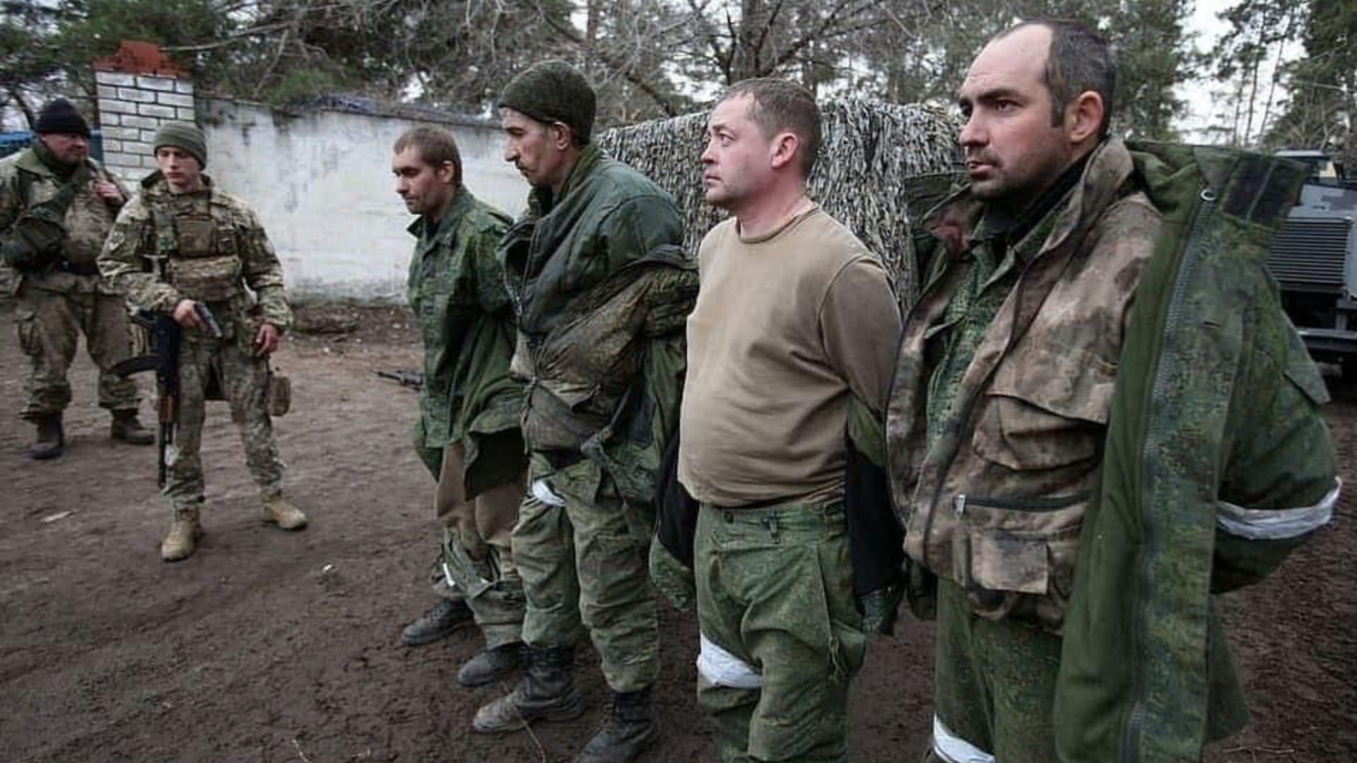 Russia attack on Ukraine continues missiles were also fired at residential buildings and people picked up rifles