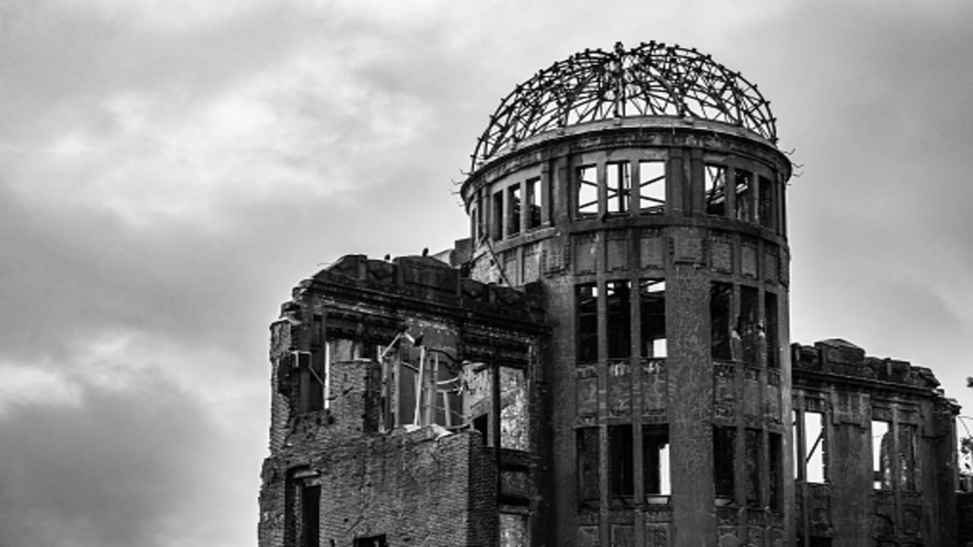 how to safe yourself in nuclear attack Know about during War between russia and Ukraine