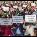 बिजली कर्मियों ने की थी हड़ताल।