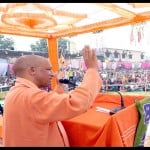 कैंपियरगंज में सीएम योगी।