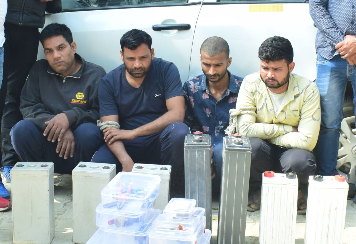 four mobile thief arrested, police encounter
