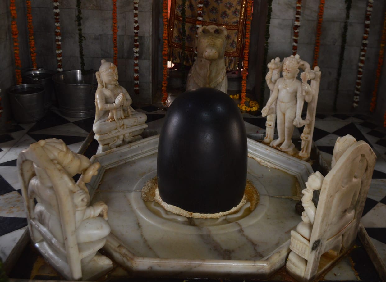 Hathras: Bholenath is seated in the form of Shivling at every end of the city