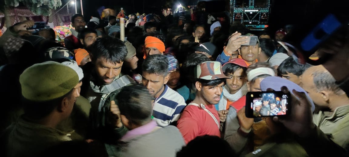 Kanwariya dies due to car collision, jammed