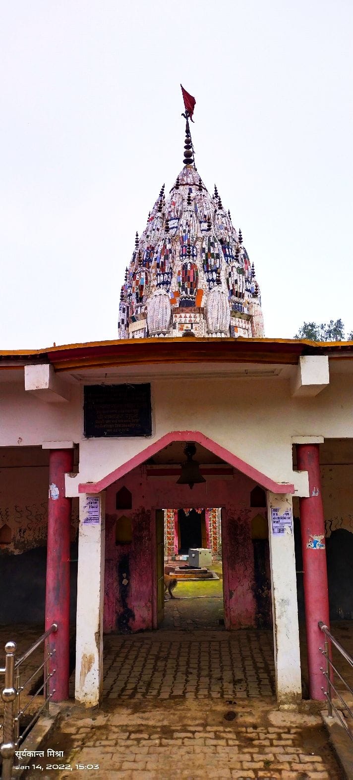 The center of faith is the ancient Shiva temple of Gogepur