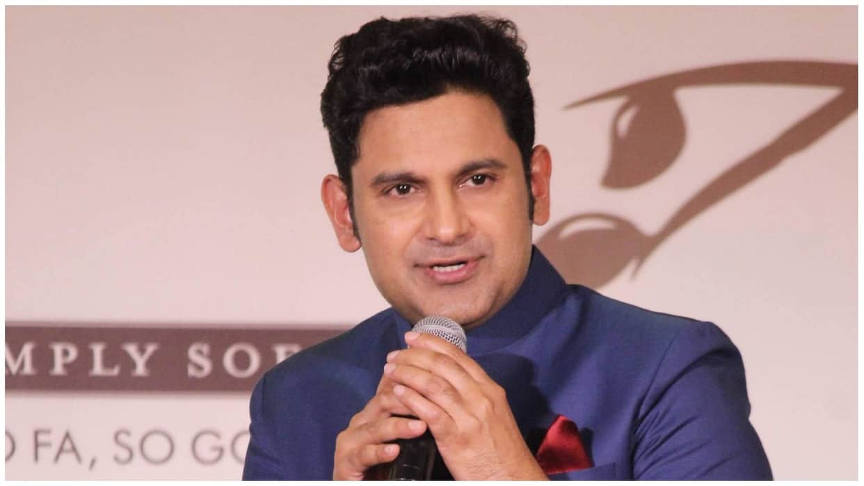 manoj muntashir said lord hanuman bhagwan nahi bhakt hain netizens trolled on social media