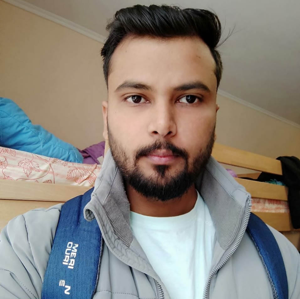 Shivam Yadav of Ratanpura is stranded on Romania border