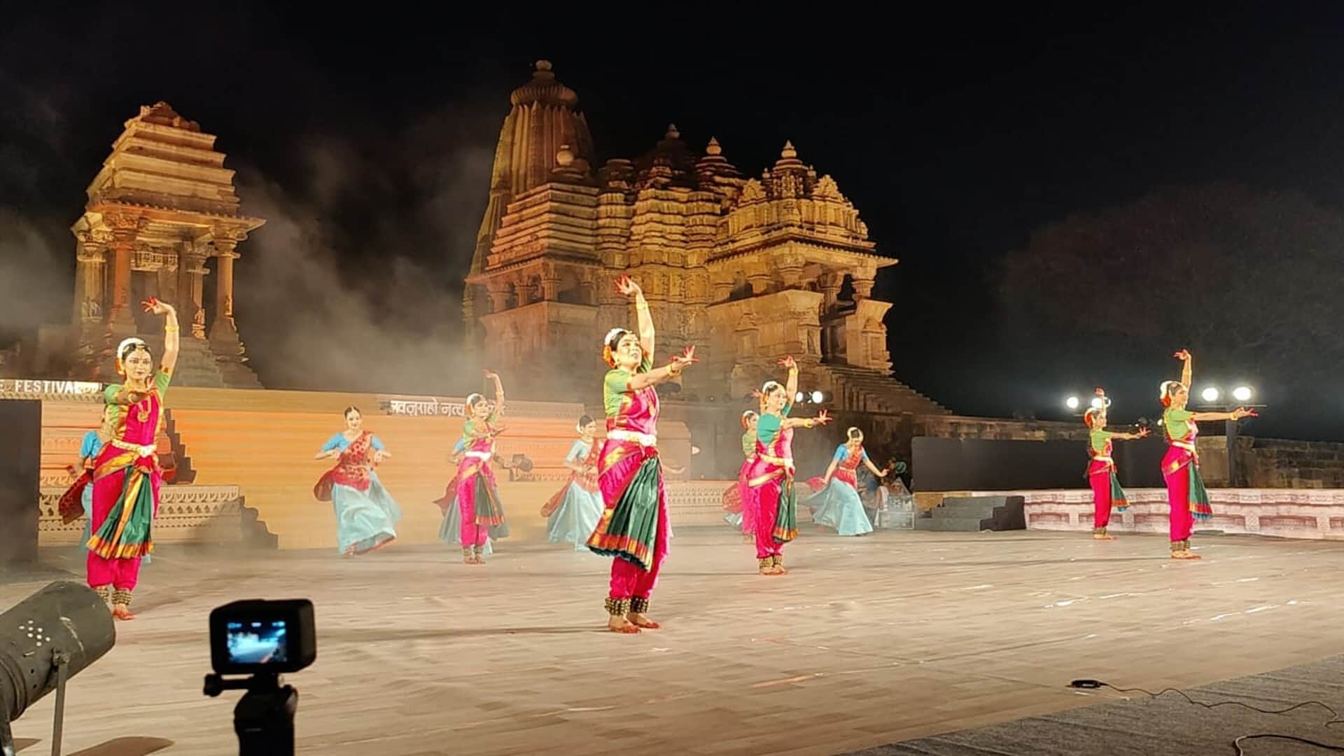 Chhatarpur: Khajuraho dance festival concludes, feet dance to the melodious tunes of music, Phagun and Basant on the stage