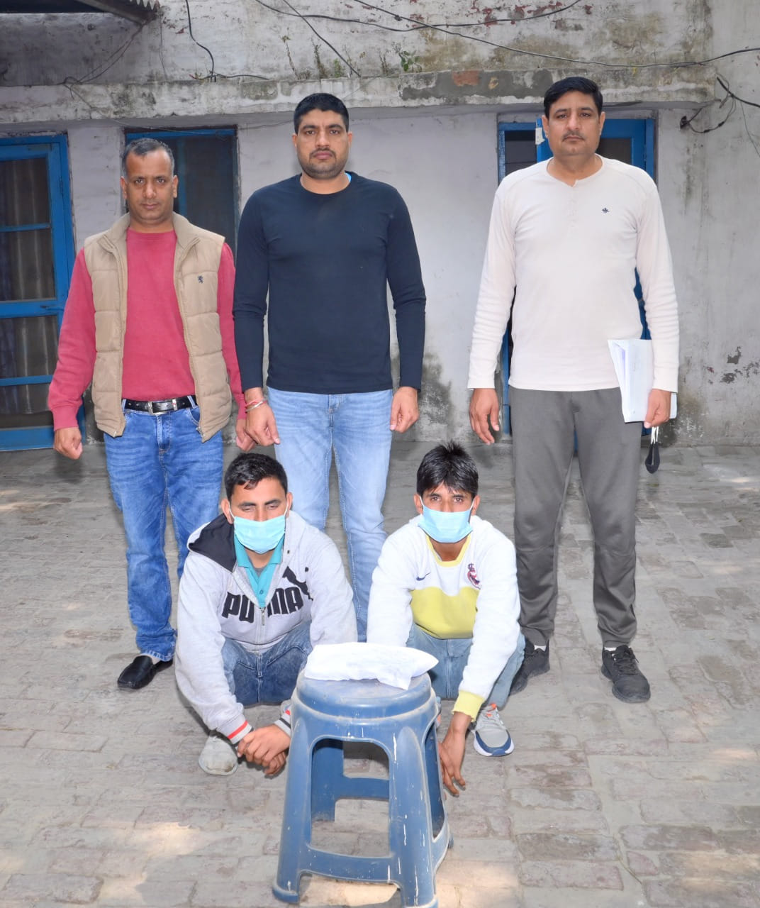 Both the accused of possessing and supplying illegal country-made pistols arrested