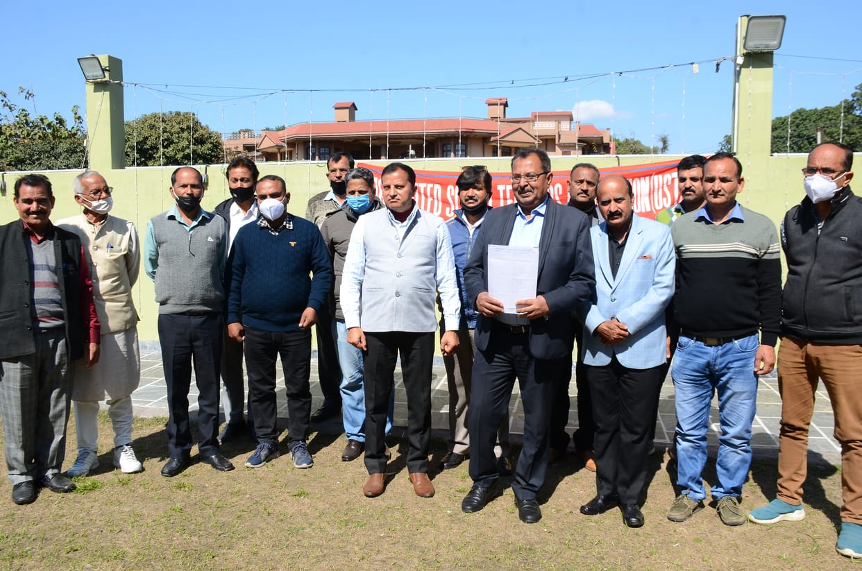 teachers raised the demand for restoration of old pension